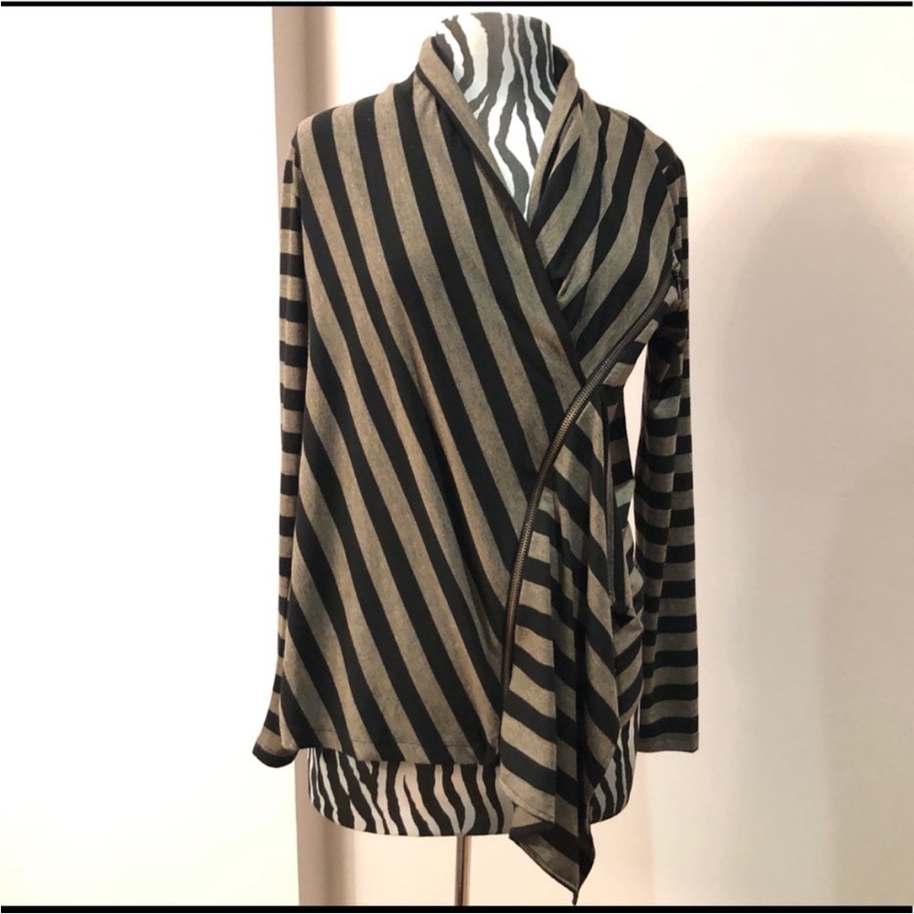 😎 Stunning Ronen Chen Long Sleeve Top – Edgy & Chic 👢